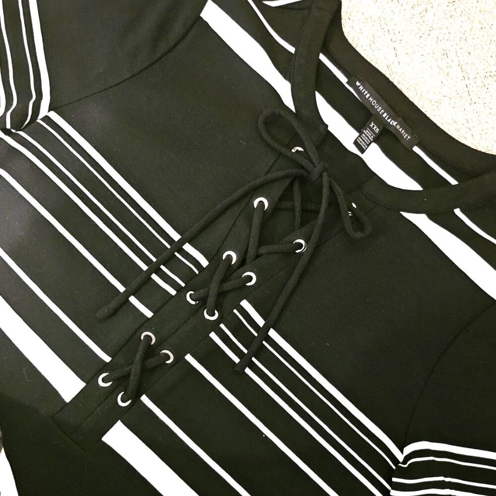 (NWOT) WHBM BLACK and WHITE STRIPED SHORT SLEEVED DRESS SIZE XXS